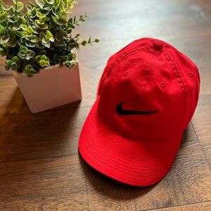 Women’s Nike Dri-Fit Heritage86 Red Hat